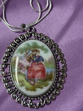 Silver-Tone Cameo 2.5”x2”Pendant Necklace with Pink and Green Motif Vinta